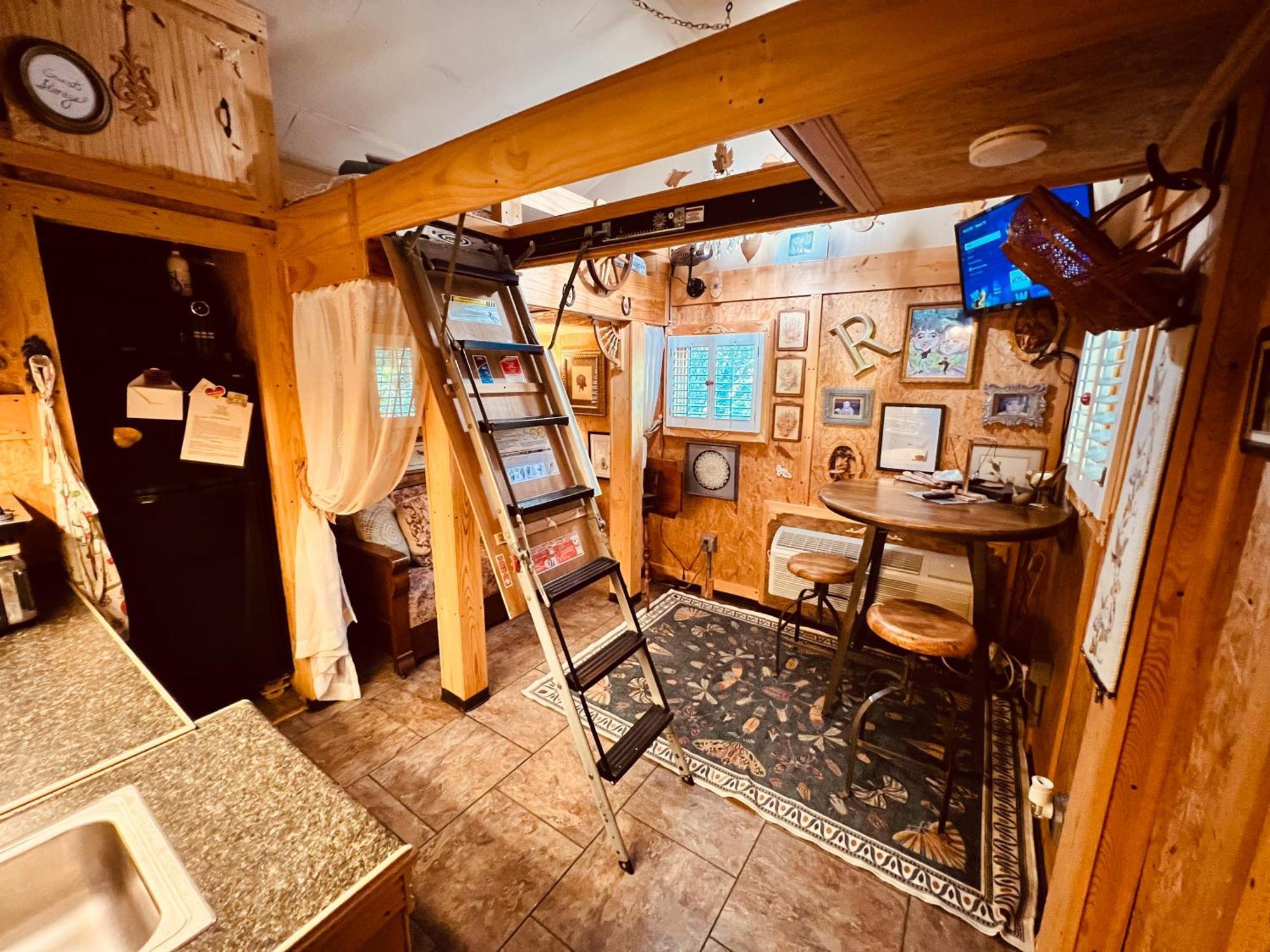Casa vacanze Tiny House, Wifi,hot Tub,secluded *