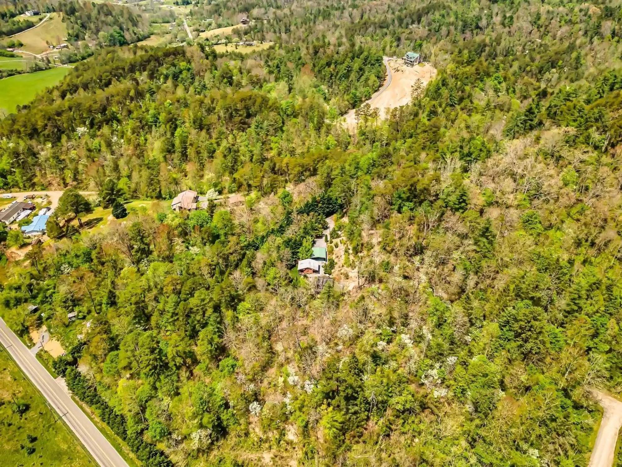 Tiny House, Wifi,hot Tub,secluded * Cosby