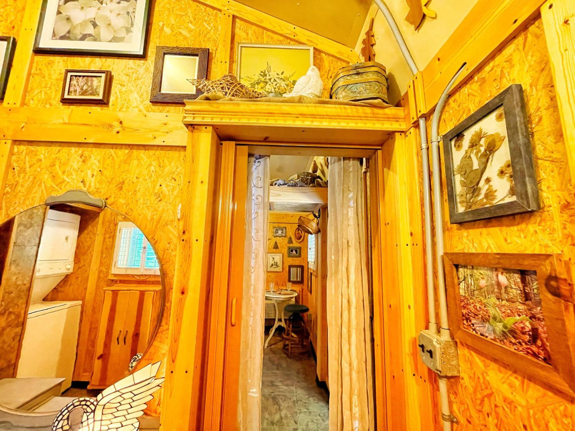 Tiny House, Wifi,hot Tub,secluded Holiday home Cosby