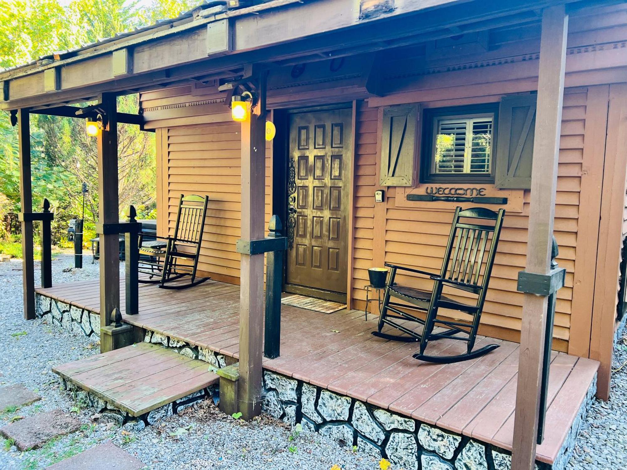 Tiny House, Wifi,hot Tub,secluded Holiday home *