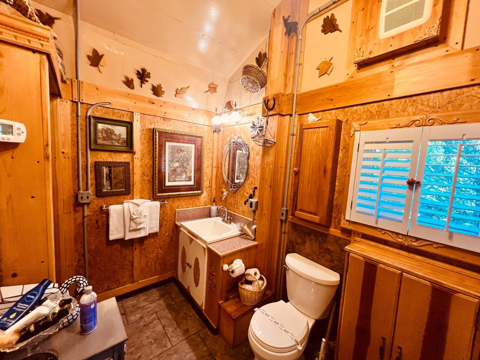 Tiny House, Wifi,hot Tub,secluded Holiday home