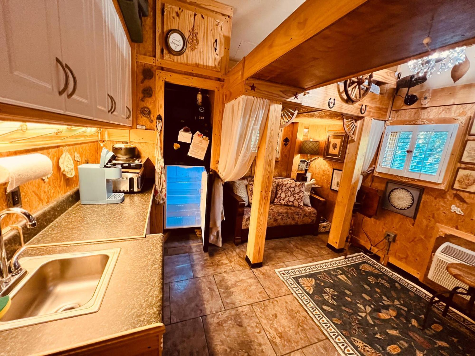 Tiny House, Wifi,hot Tub,secluded * Cosby